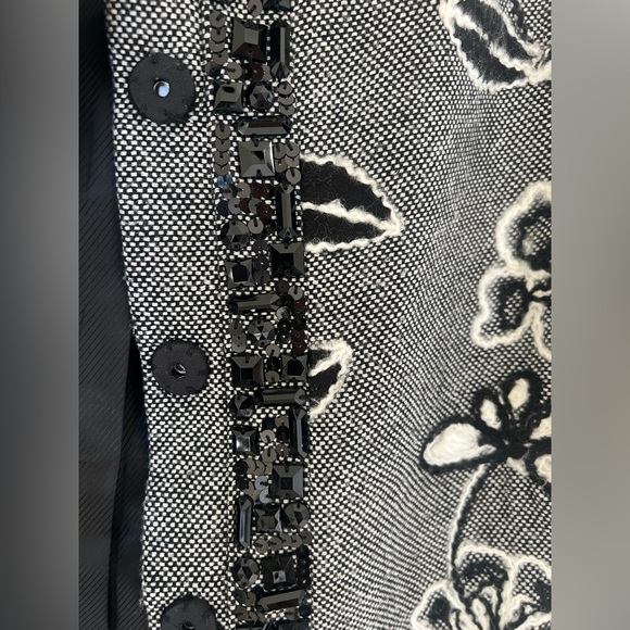 The Collective Works of Berek 2 Black/White Floral Large Jacket - Picture 3 of 4